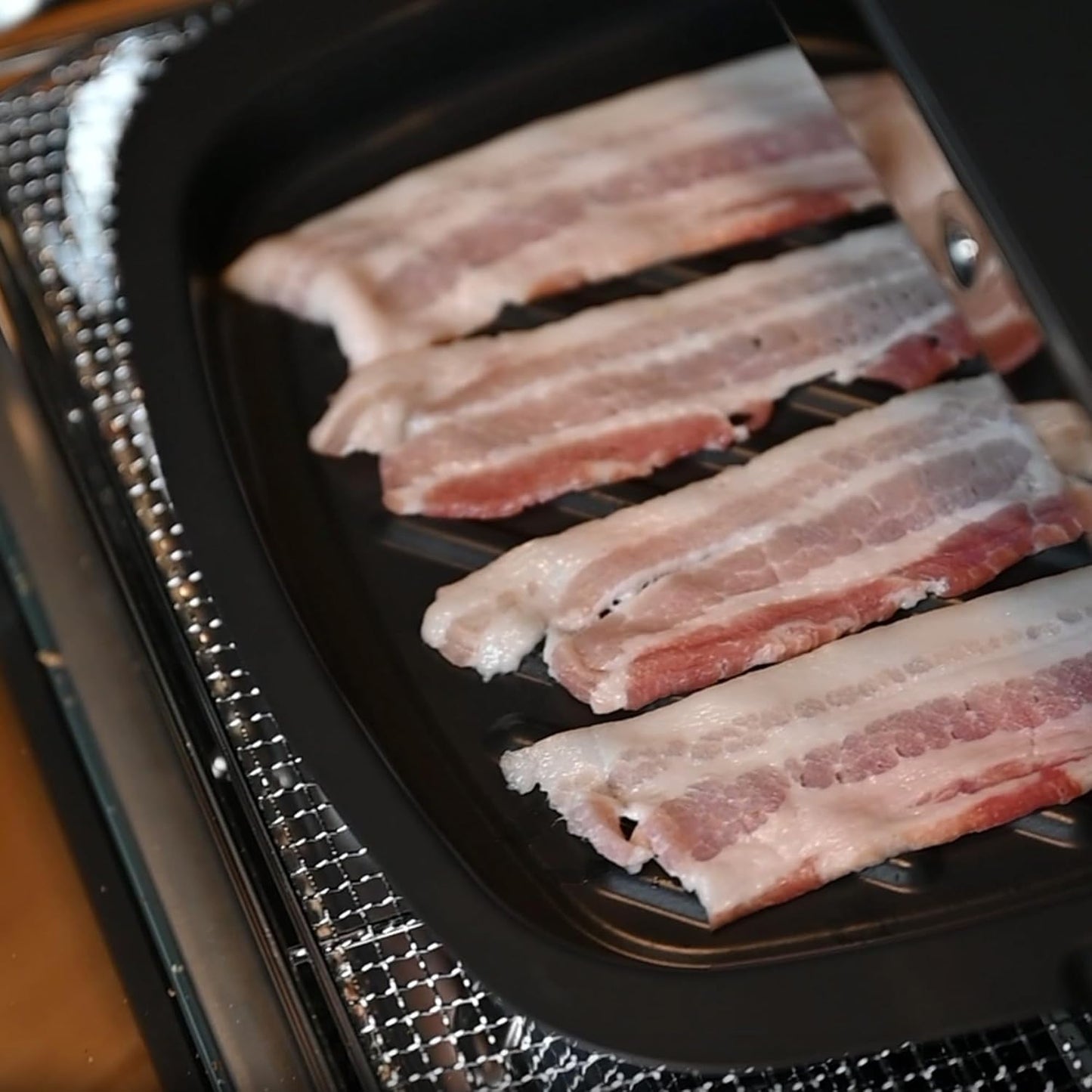 Black HeatMate Graphite Pop-Up Toaster with 7 Heat Settings, 3 Toasting Functions, and Bagel Mode