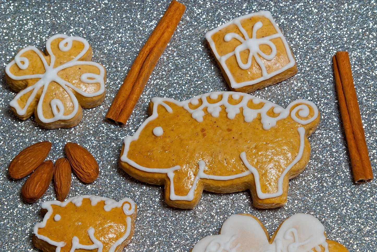 Large 3-Piece Pig Farm Animal Cookie Cutter Set - Premium Stainless Steel, Dishwasher Safe - Sweet Cookie Crumbs