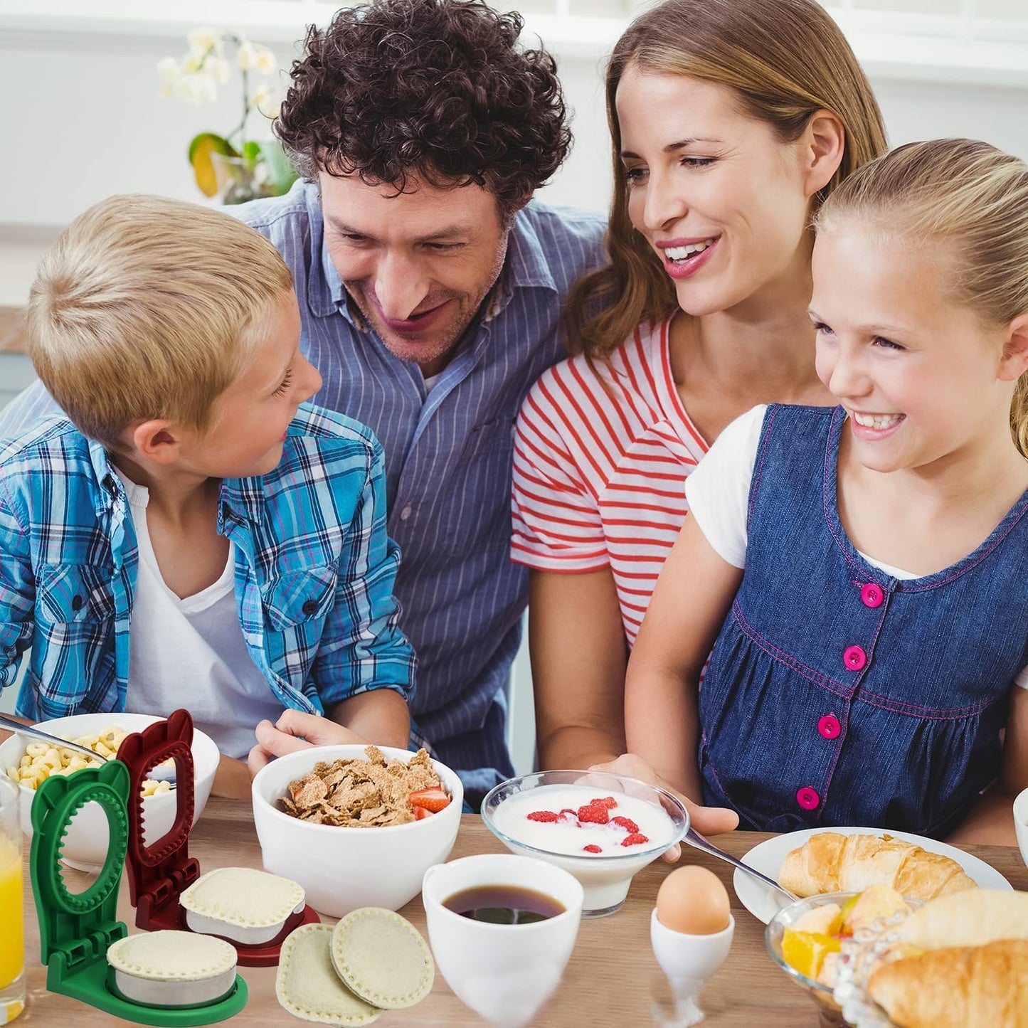 Sandwich Cutter Set for Kids Lunch Boxes - 2Pcs Square & Round Crustless Cutter with Brush and Sealer