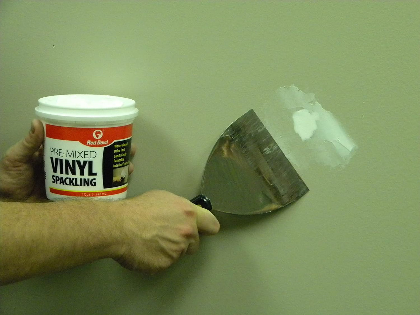 1 Quart Red Devil 0534 White Pre-Mixed Vinyl Spackling for DIY Home Repairs
