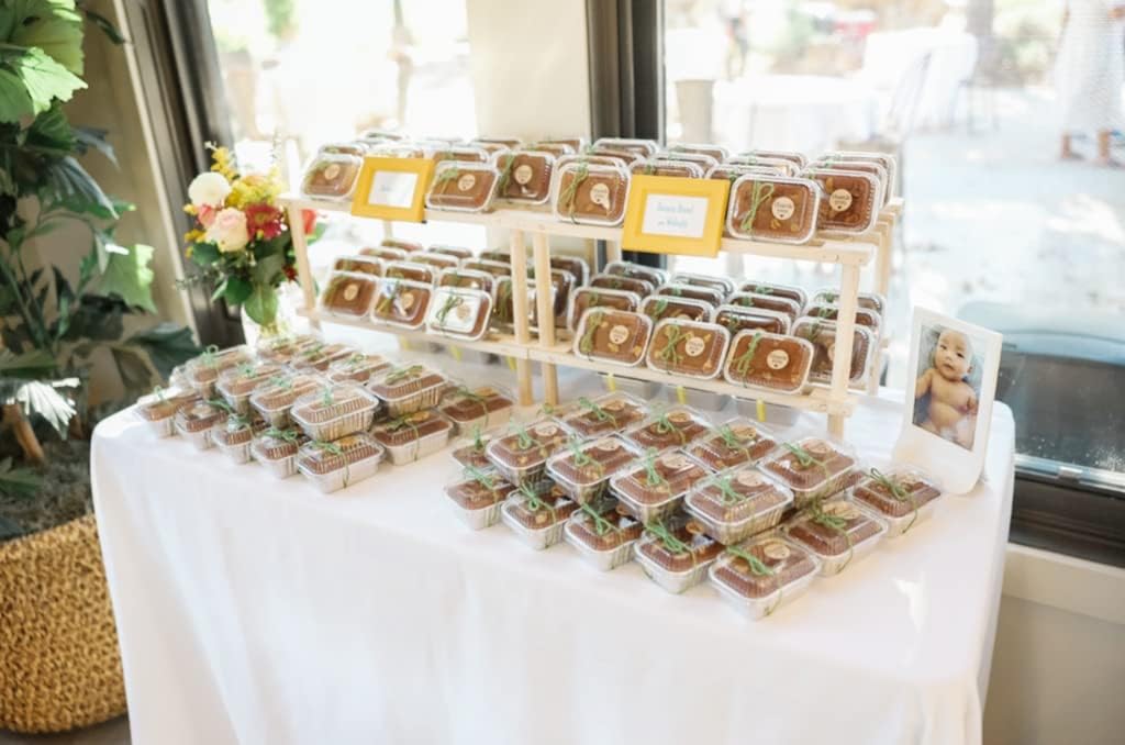 100 Pack of 6 oz Disposable Aluminum Colored Polka Dot Mini Loaf Pans with Lids - Non-Stick Baking Pan for Food Gifts, Home Bakers, Restaurants - Gold - KitchenDance #4004