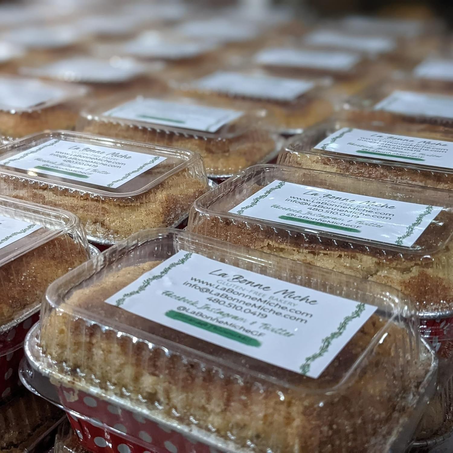 100 Pack of 6 oz Disposable Aluminum Colored Polka Dot Mini Loaf Pans with Lids - Non-Stick Baking Pan for Food Gifts, Home Bakers, Restaurants - Gold - KitchenDance #4004