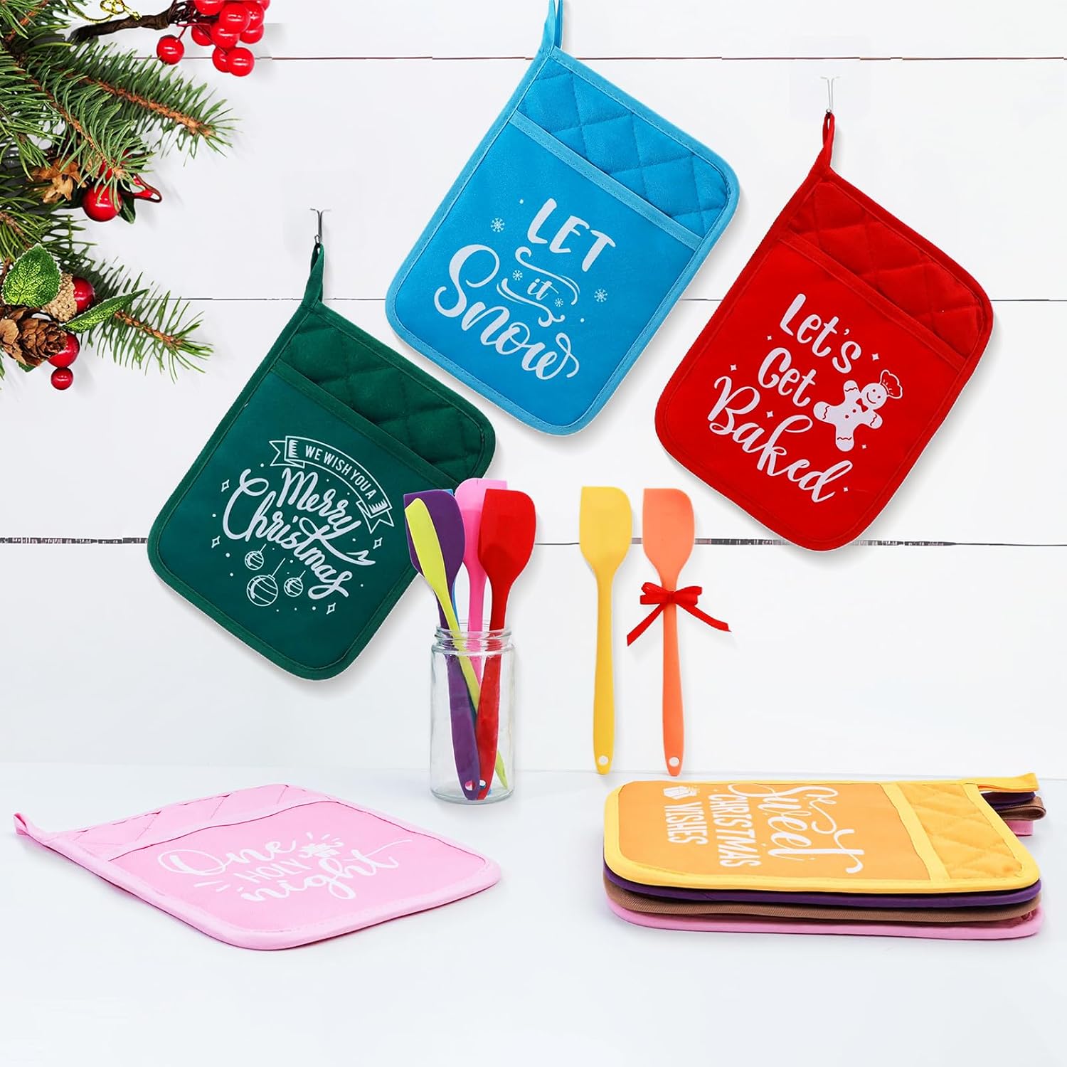 18-Piece Christmas Kitchen Utensil Set with Pot Holders, Silicone Spatula, and Ribbons - Perfect Baking Gifts for Xmas
