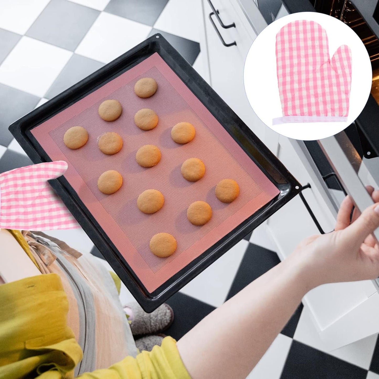 2-Pack Pink Checkered Oven Mitts for Play Kitchen, Heat Resistant Gloves for Safe Baking and Cooking in Microwave