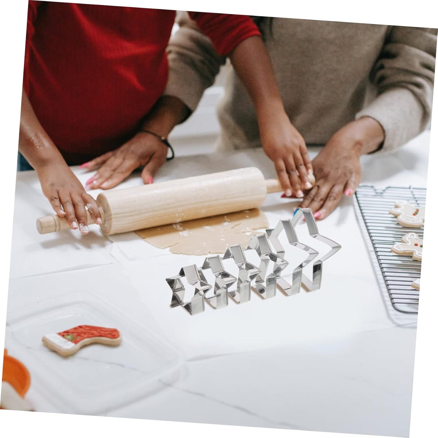 6-Piece Biscuit Molds Set with 5 Cookie Cutters - Essential Baking Accessories for Creative Cookies and Pastries