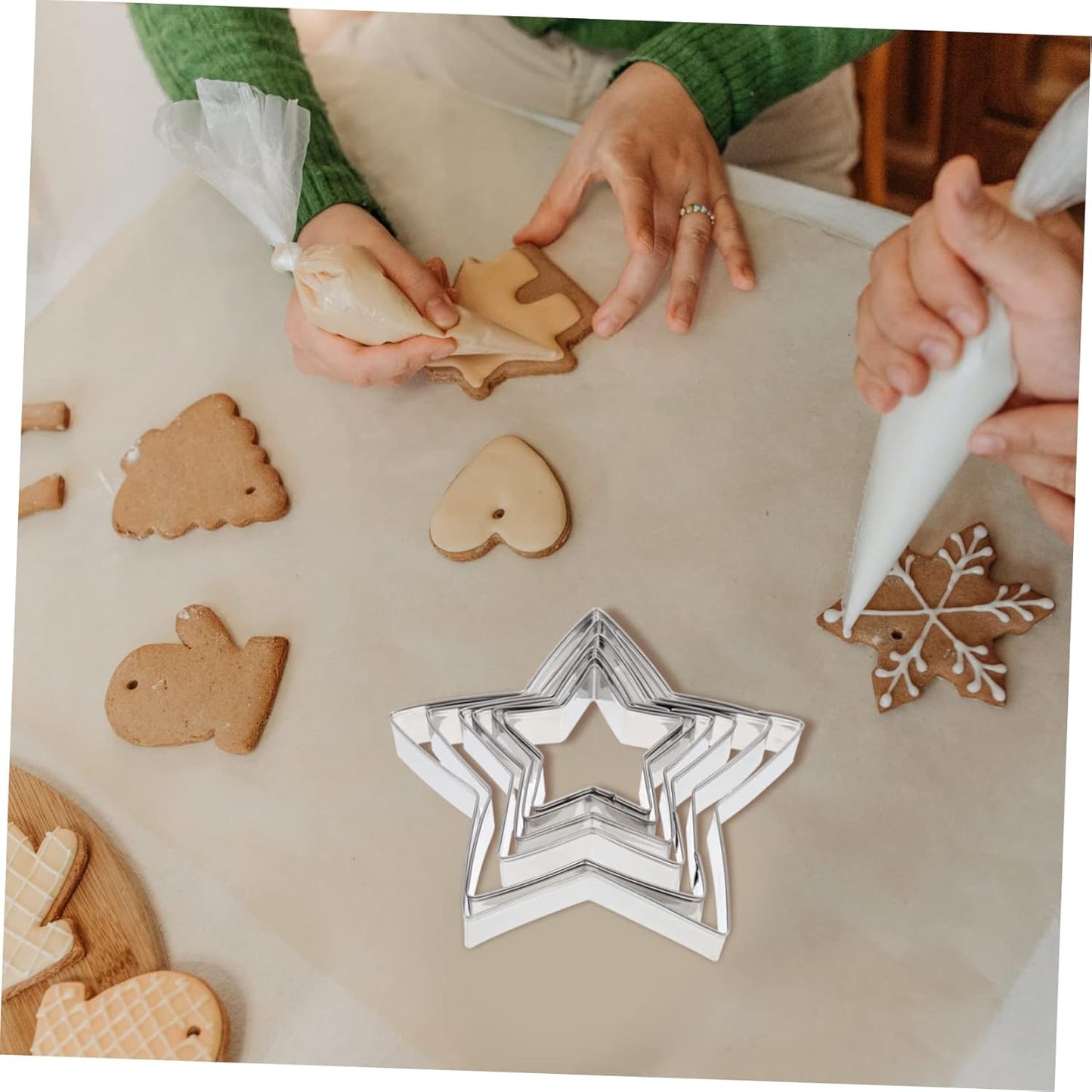 6-Piece Biscuit Molds Set with 5 Cookie Cutters - Essential Baking Accessories for Creative Cookies and Pastries