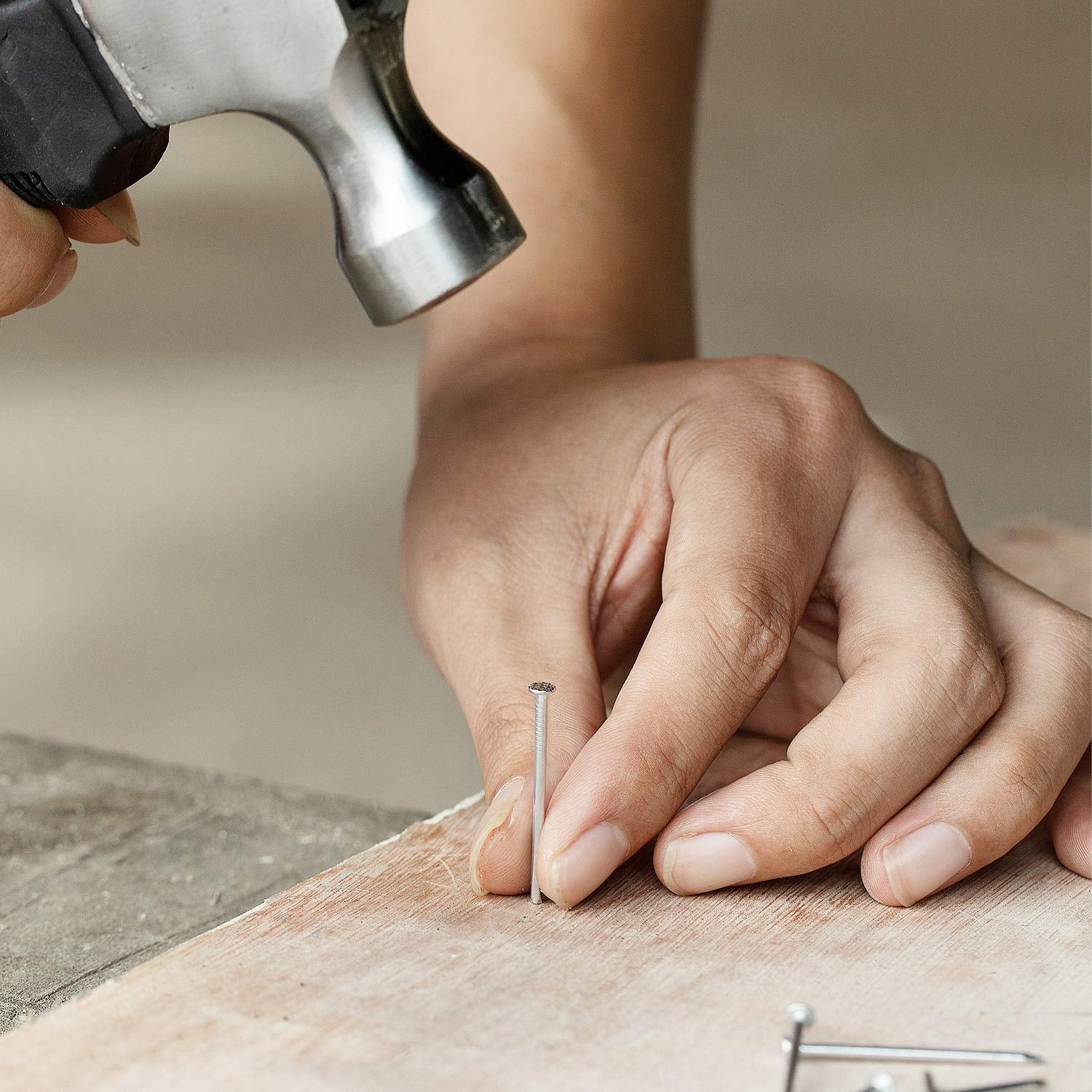 600 Piece Nail Assortment Kit - 4 Sizes, Silver and Gold Wall Nails - Hanging Pictures, Pin Nails, Hardware Nails - WildKart