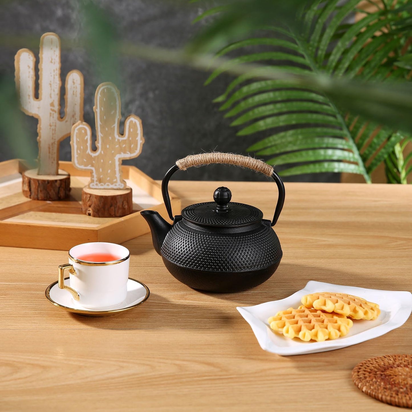 600ml Cast Iron Teapot with Infuser for Loose Leaf Tea and Teabags - Stove Top Safe Tea Kettle - 20oz Capacity