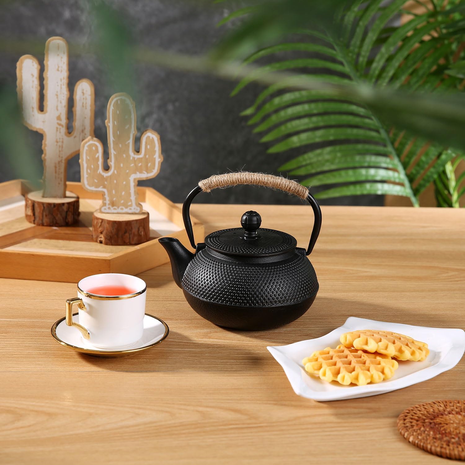 600ml Cast Iron Teapot with Infuser for Loose Leaf Tea and Teabags - Stove Top Safe Tea Kettle - 20oz Capacity