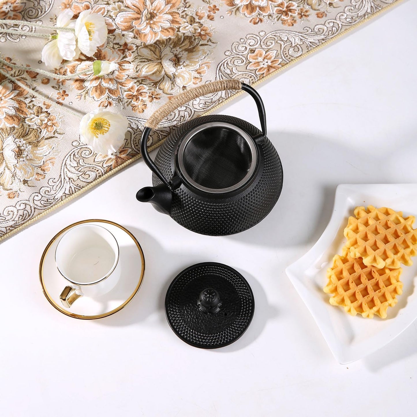 600ml Cast Iron Teapot with Infuser for Loose Leaf Tea and Teabags - Stove Top Safe Tea Kettle - 20oz Capacity