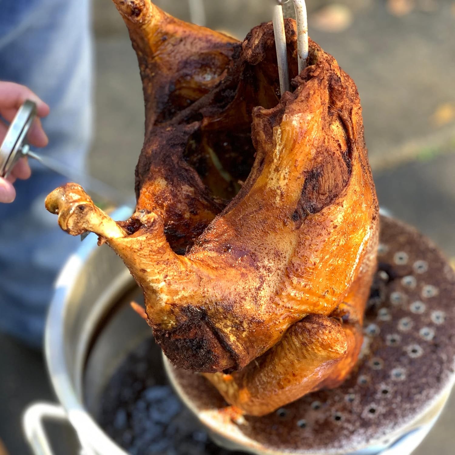 Bayou Classic 4225 Grand Gobbler Turkey Fryer Set with Vented Lid and Heavy-Duty Handles - Includes Perforated Rack, Thermometer, and Seasoning Injector