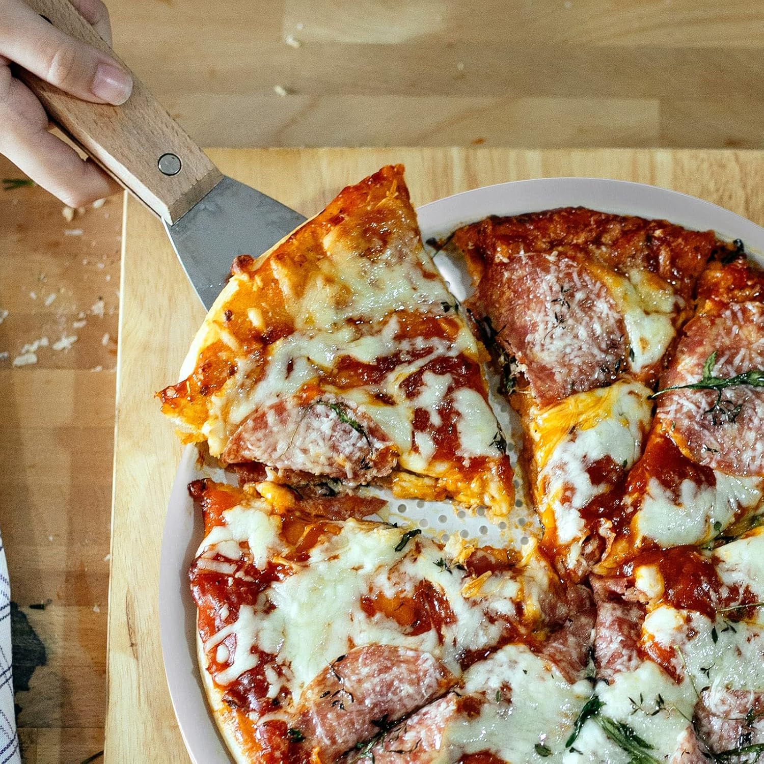 Beasea 10 Inch Pizza Pan with Holes - Heavy Duty Aluminum Alloy Pizza Crisper Tray for Oven Baking in Home Restaurant Kitchen