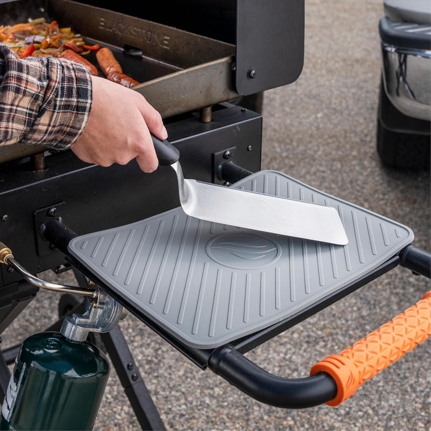 Blackstone 4222 Large Griddle Spatula Mat with Spoon Drip Pad & Utensil Holder - Heat Resistant & Non Slip Silicone for Kitchen & Countertop (9.25" x 12.2")