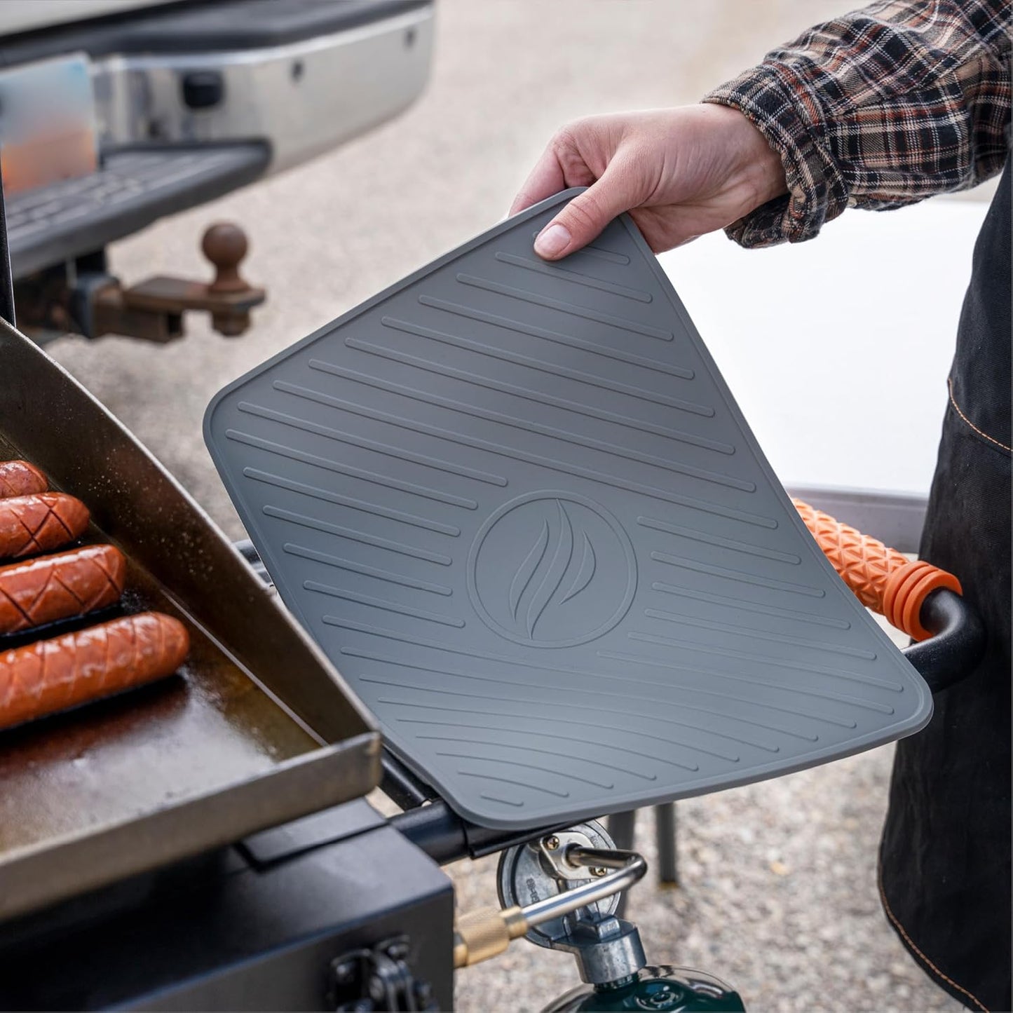 Blackstone 4222 Large Griddle Spatula Mat with Spoon Drip Pad & Utensil Holder - Heat Resistant & Non Slip Silicone for Kitchen & Countertop (9.25" x 12.2")