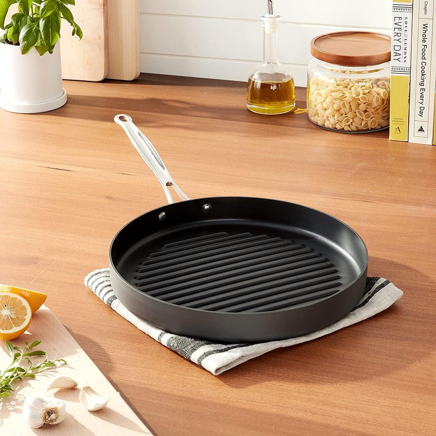 Cuisinart 630-30 Chef's Classic 12-Inch Nonstick Hard-Anodized Round Grill Pan - Black