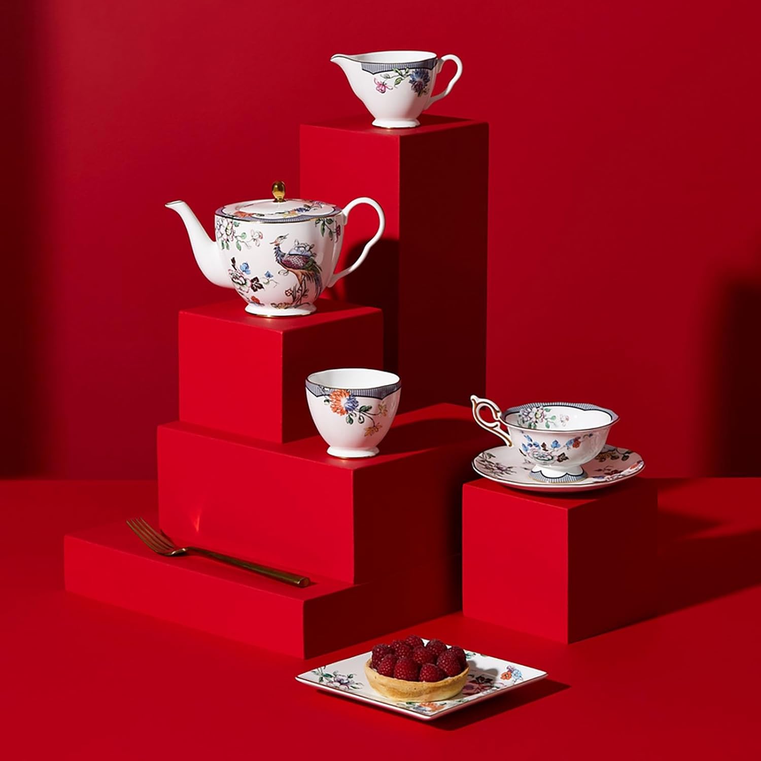 Elegant Wedgwood Fortune Teapot for a Touch of Sophistication