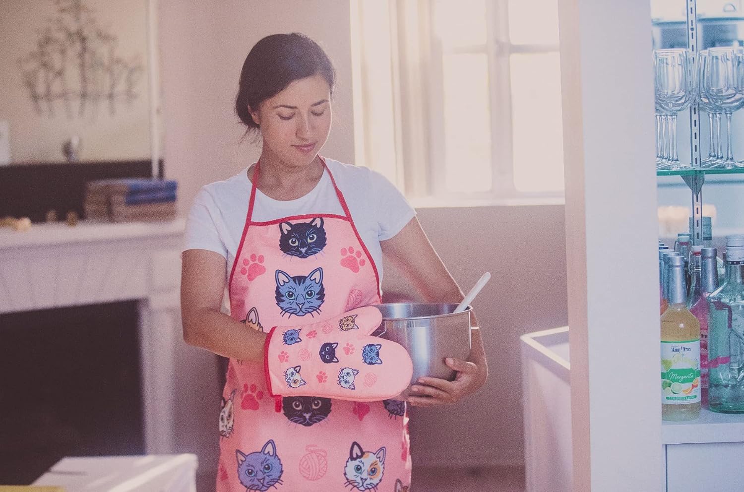 Funny Cat Yarn Kitchen Apron and Oven Mitt Set for Animal Lovers
