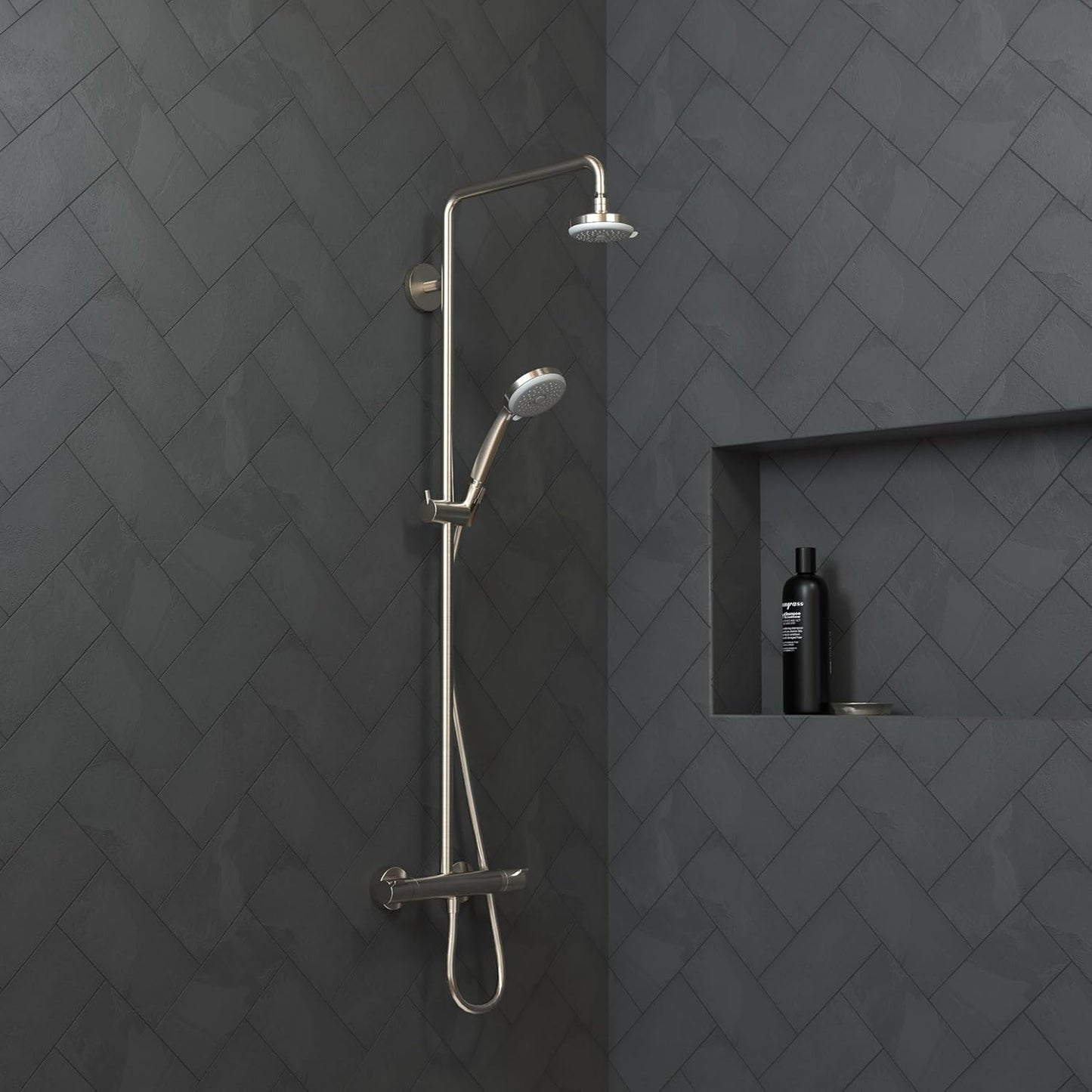 hansgrohe 100 Showerhead E with 3-Jet Functionality and 2.5 GPM Flow Rate