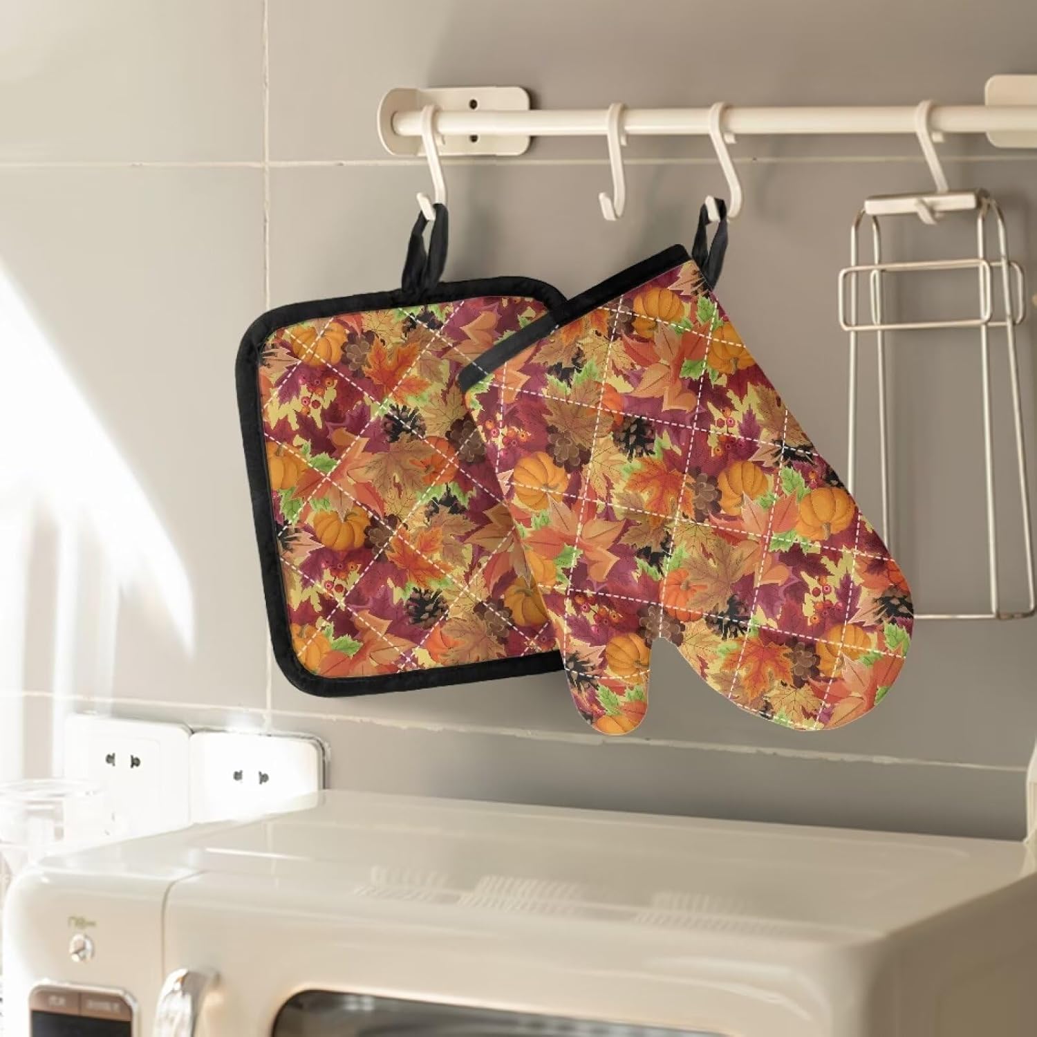 High Heat Resistant Fall Theme Oven Mitt and Pot Holder Set - 500 Degree Kitchen Glove with Maple Leaf, Pumpkin, and Pine Cone Design