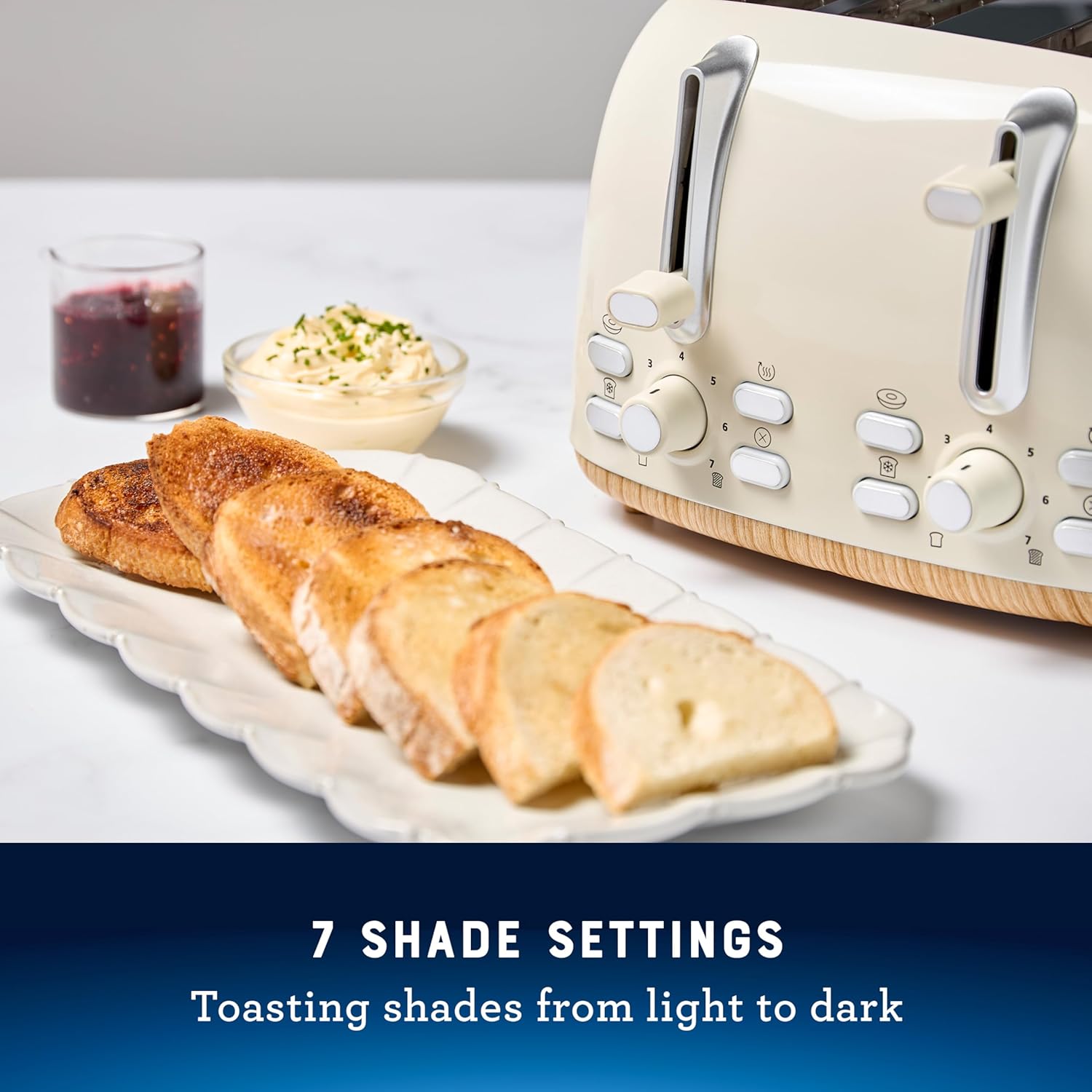 Oster 4-Slice Toaster with Extra Wide Slots for Perfectly Toasted Bread and Bagels