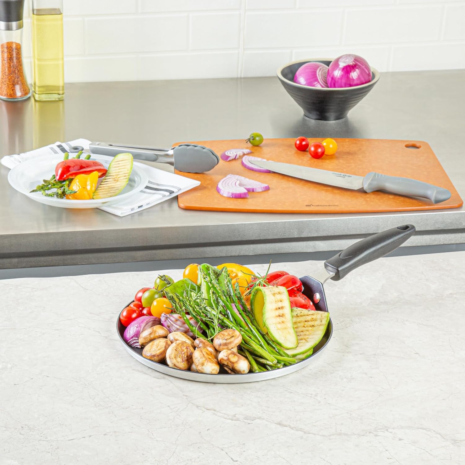 Restaurantware 8090/Stovetop Griddles - Black, 1 Count - Ideal for Stovetop Cooking