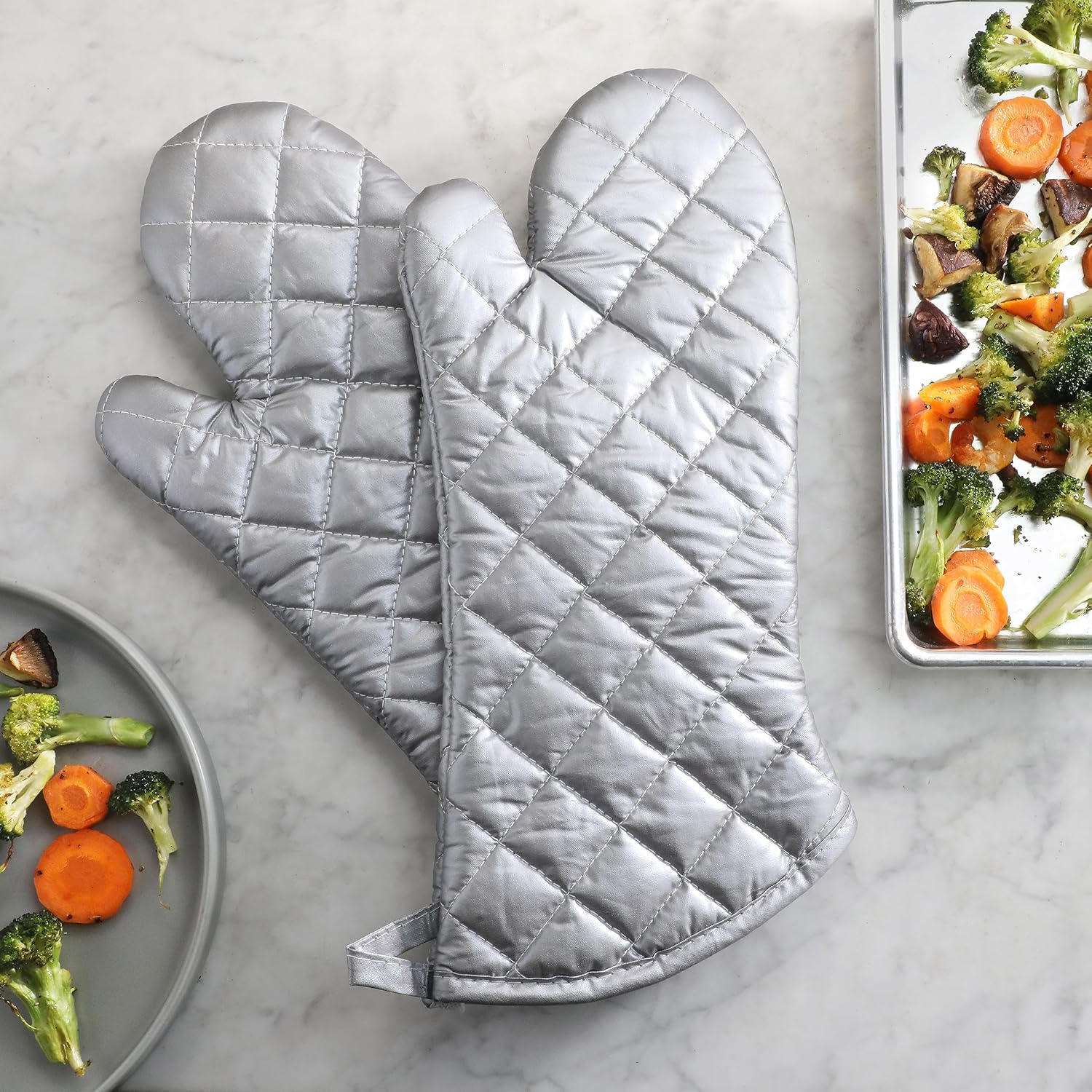 Set of 2 Interwoven Cloth/Silicone Oven Mitts by New Star Foodservice - Heat Resistant up to 400F, 15-Inch