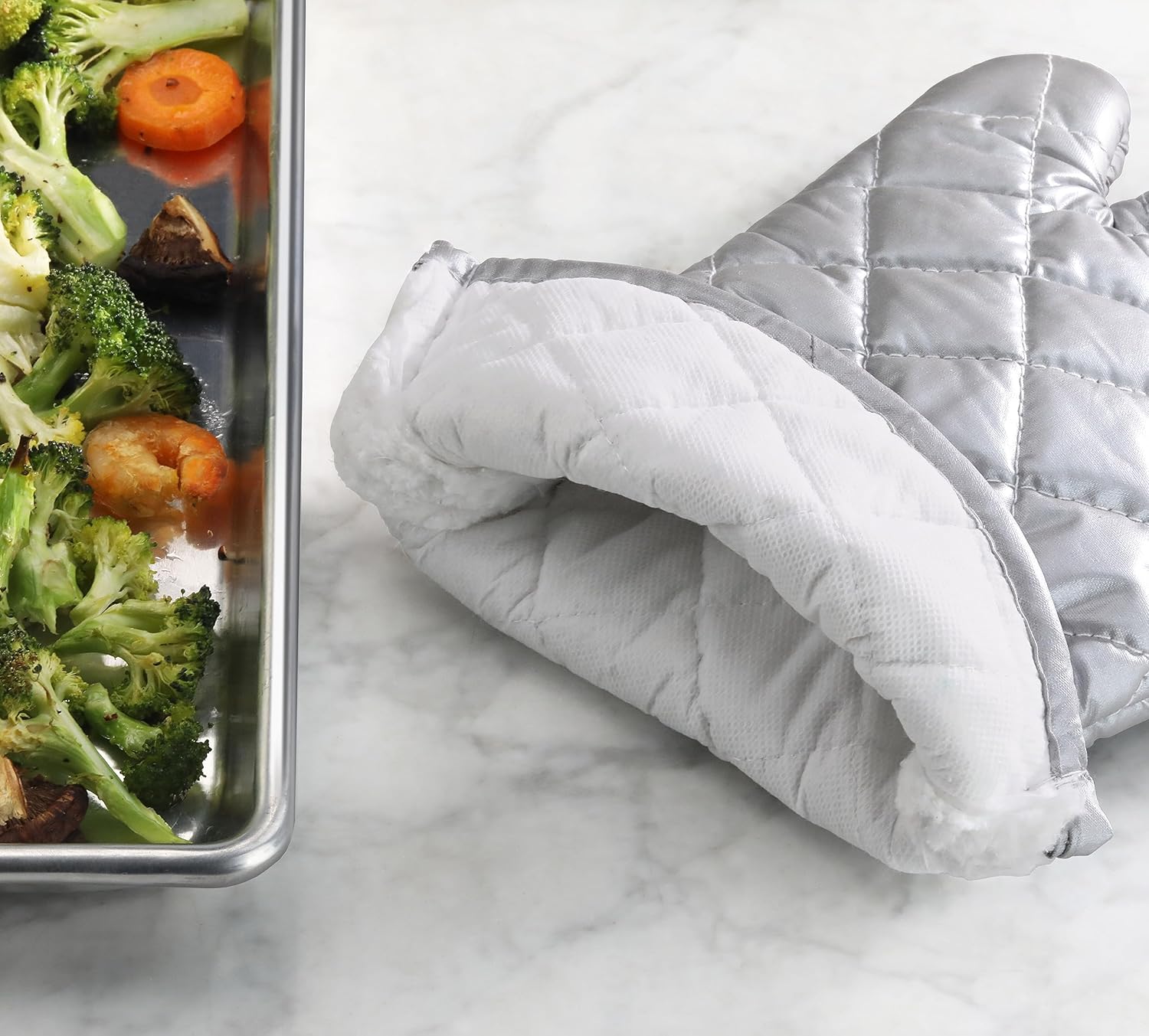 Set of 2 Interwoven Cloth/Silicone Oven Mitts by New Star Foodservice - Heat Resistant up to 400F, 15-Inch