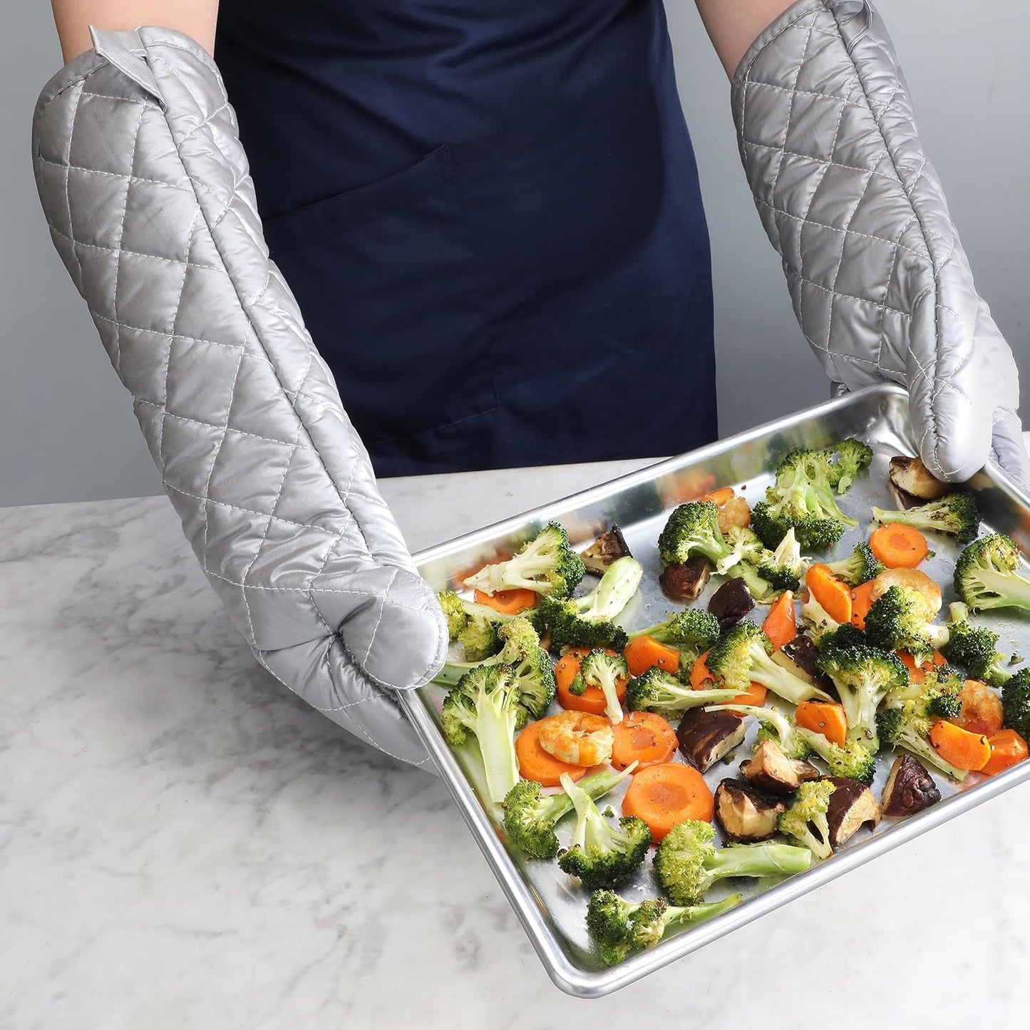 Set of 2 Interwoven Cloth/Silicone Oven Mitts by New Star Foodservice - Heat Resistant up to 400F, 15-Inch