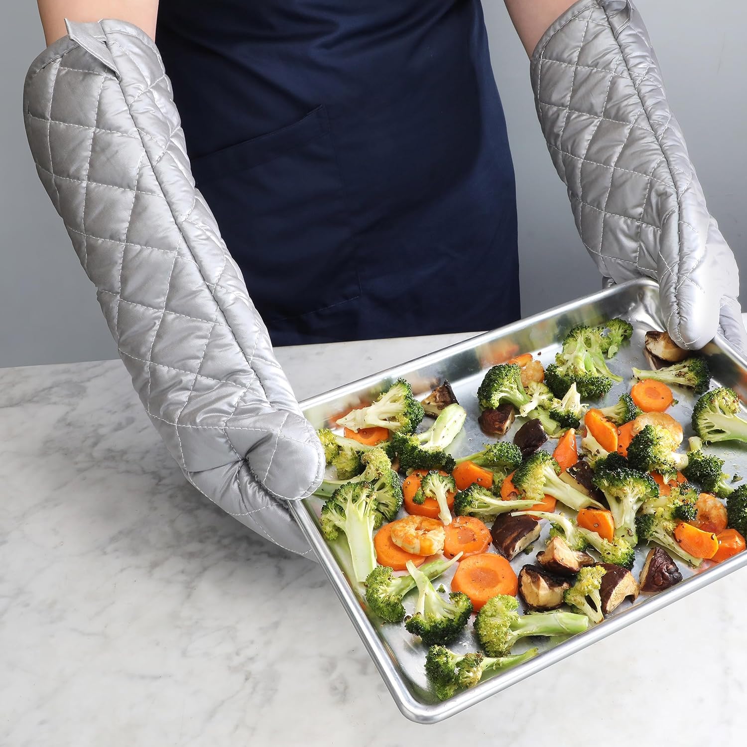 Set of 2 Interwoven Cloth/Silicone Oven Mitts by New Star Foodservice - Heat Resistant up to 400F, 15-Inch