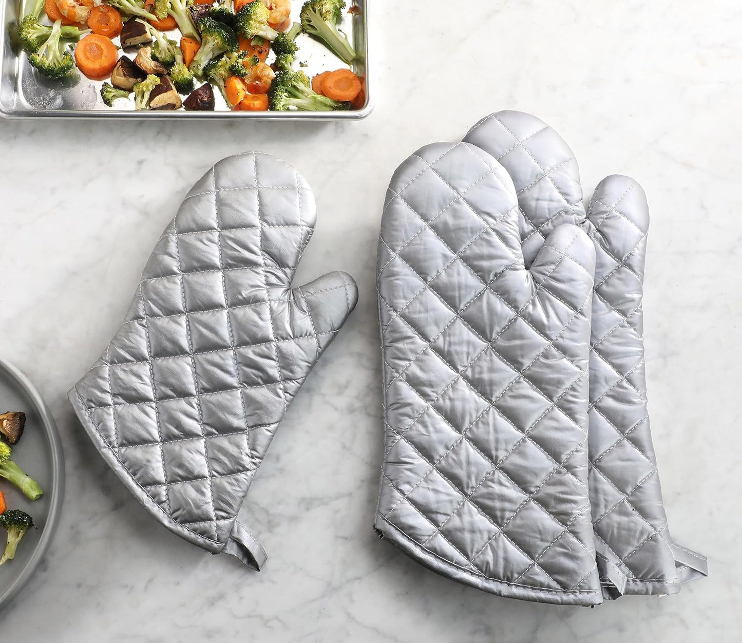 Set of 2 Interwoven Cloth/Silicone Oven Mitts by New Star Foodservice - Heat Resistant up to 400F, 15-Inch