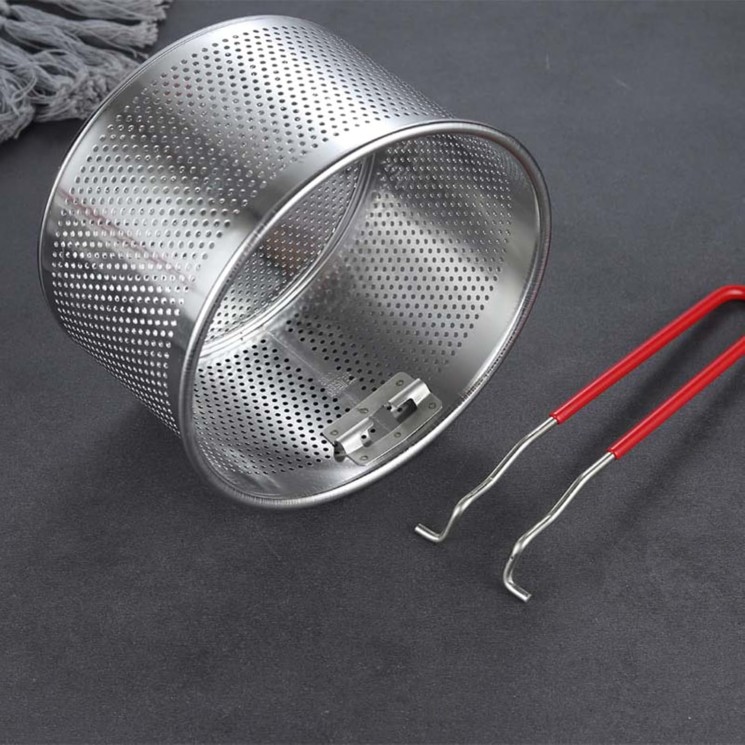 Stainless Steel Pasta Strainer Set of 2 with Removable Handle - Deep Fryer Basket and Kitchen Colander for Boiling, Steaming, and More