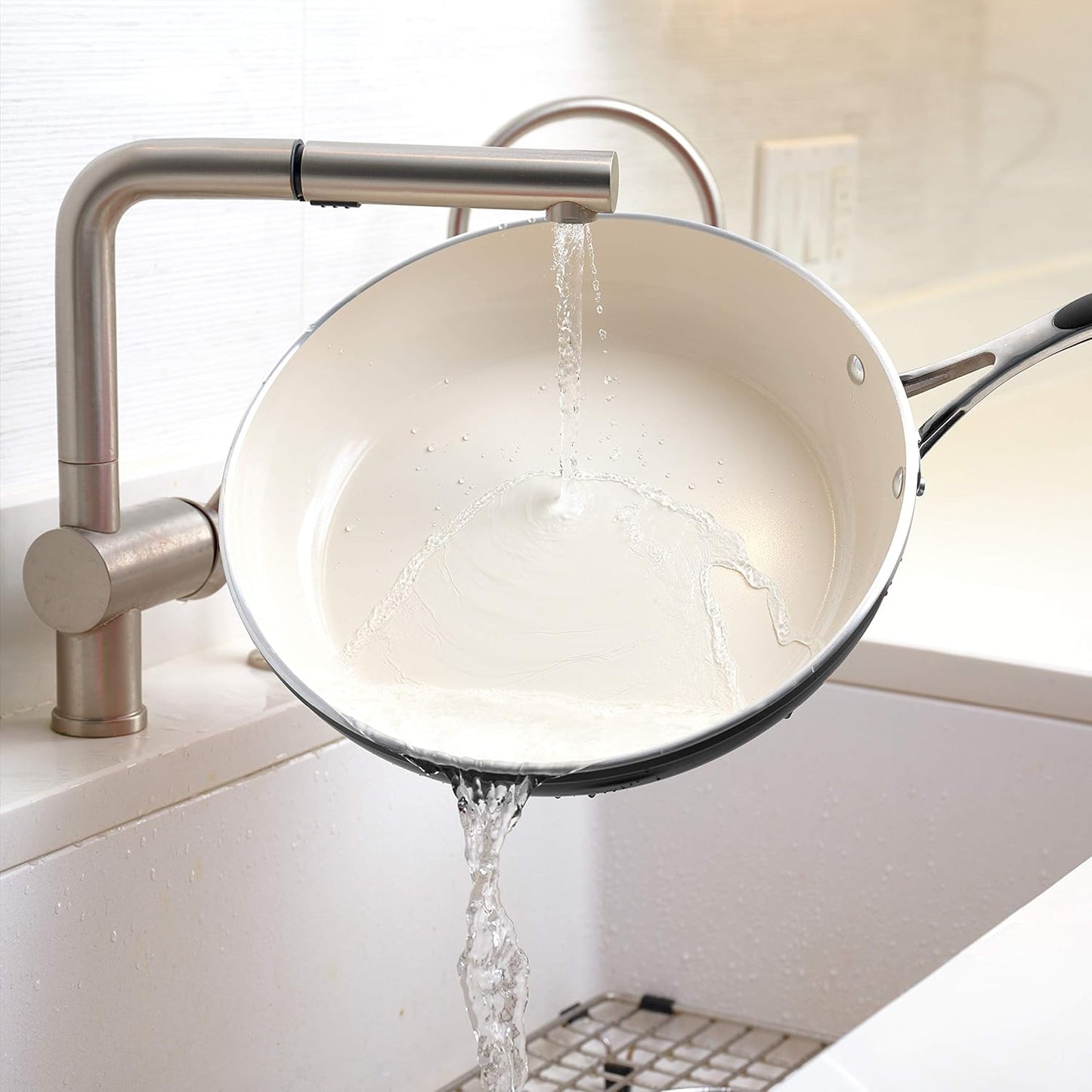 Tramontina Gourmet 11-inch Ceramic Deep Skillet with Lid, Non-Stick Frying Pan, Metallic Black, Made in Italy