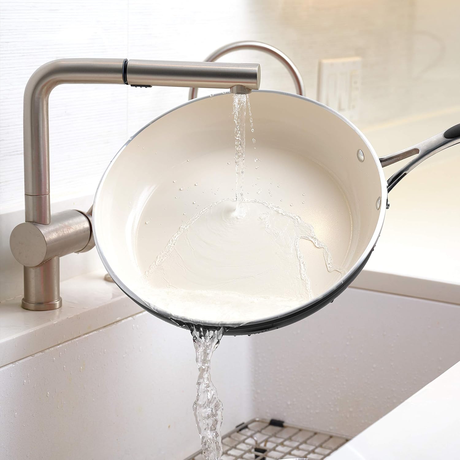 Tramontina Gourmet 11-inch Ceramic Deep Skillet with Lid, Non-Stick Frying Pan, Metallic Black, Made in Italy