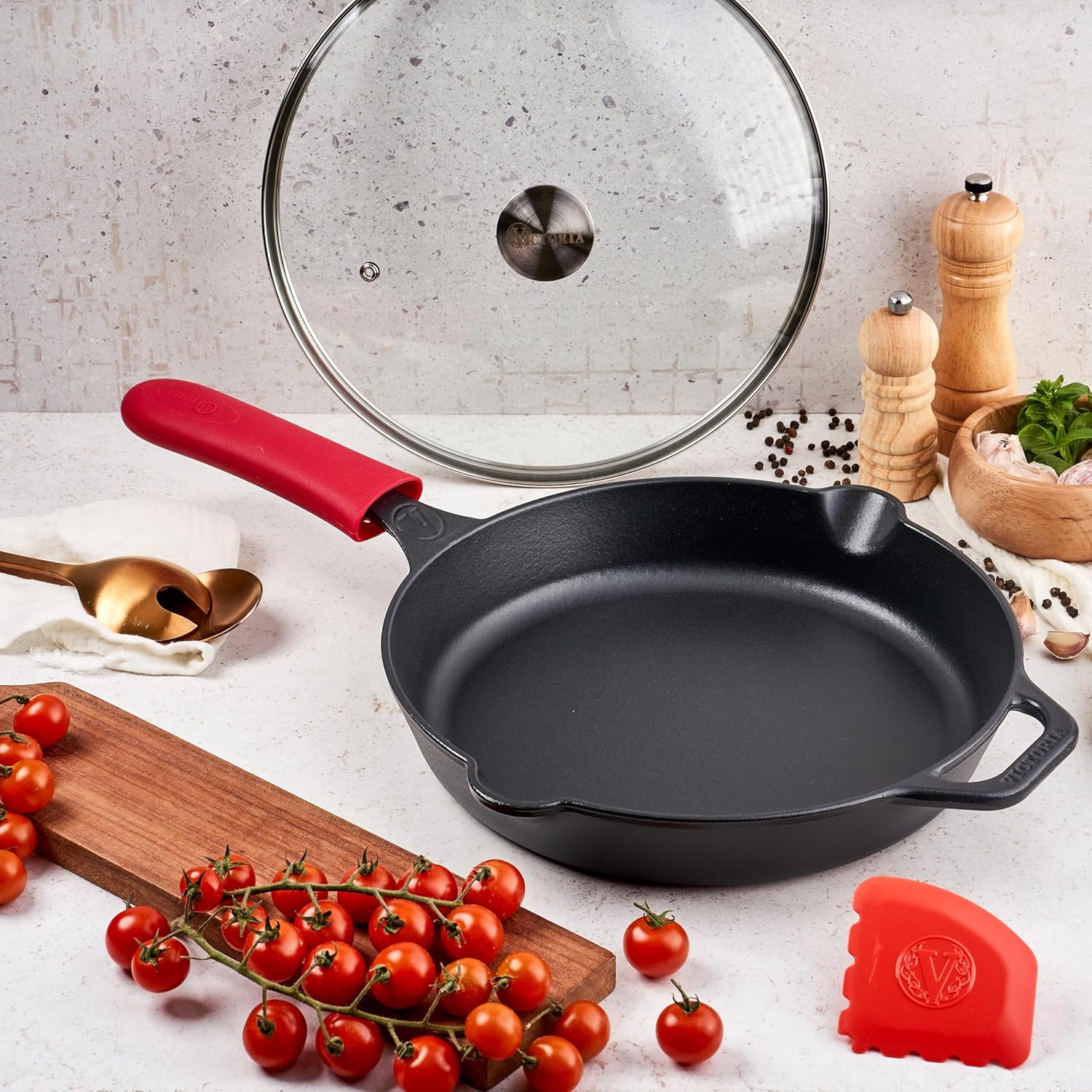 Victoria 12-Inch Pre-Seasoned Cast Iron Skillet with Long Handle - Made in Colombia